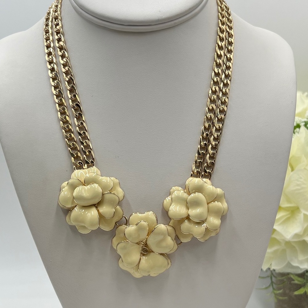 Talbots Cream Enamel Camilla Blossom Floral Flower Curb‎ Link Statement Necklace